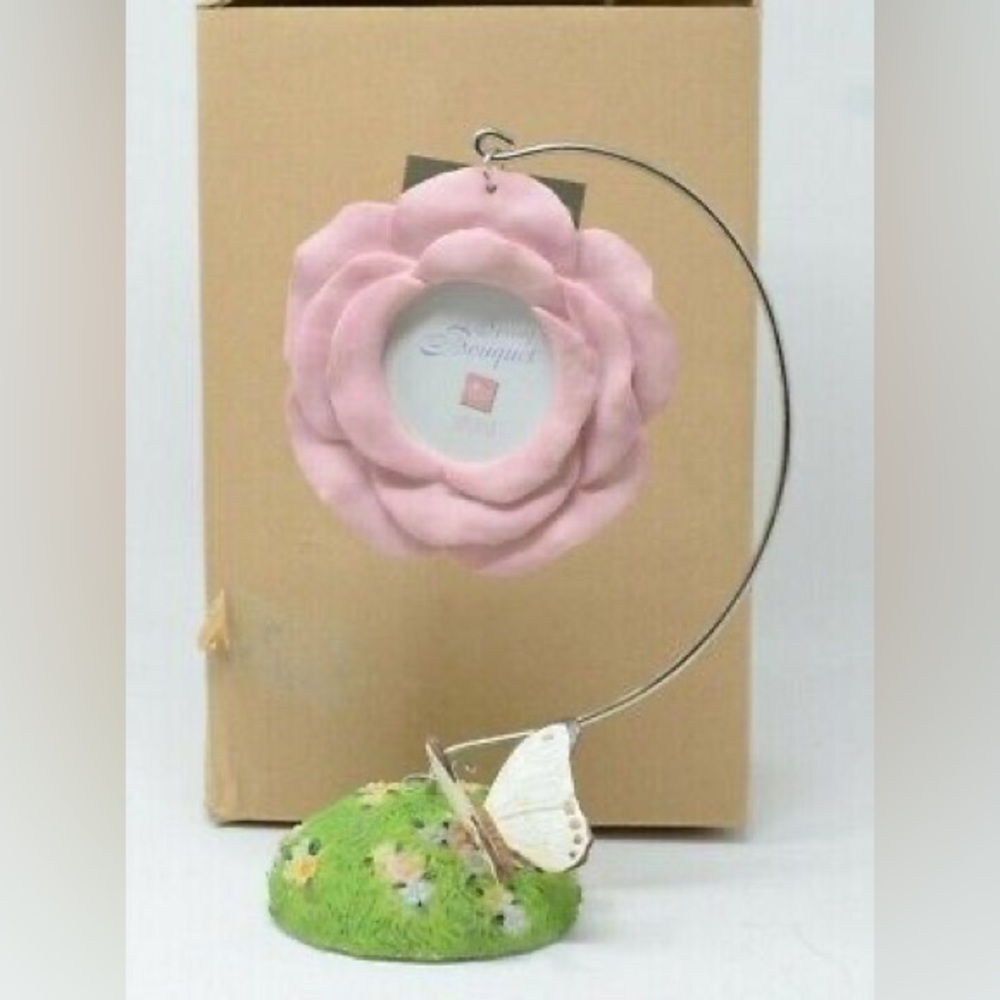 Russ Berrie & Co. Spring Bouquet Floral hanging Picture Frame in Pink